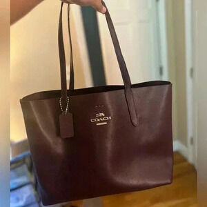 Coach Avenue Tote in GUC